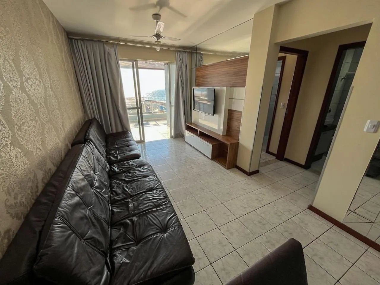 Lindo Apartamento Com Vista Mar Frente A Avenida Bombinhas