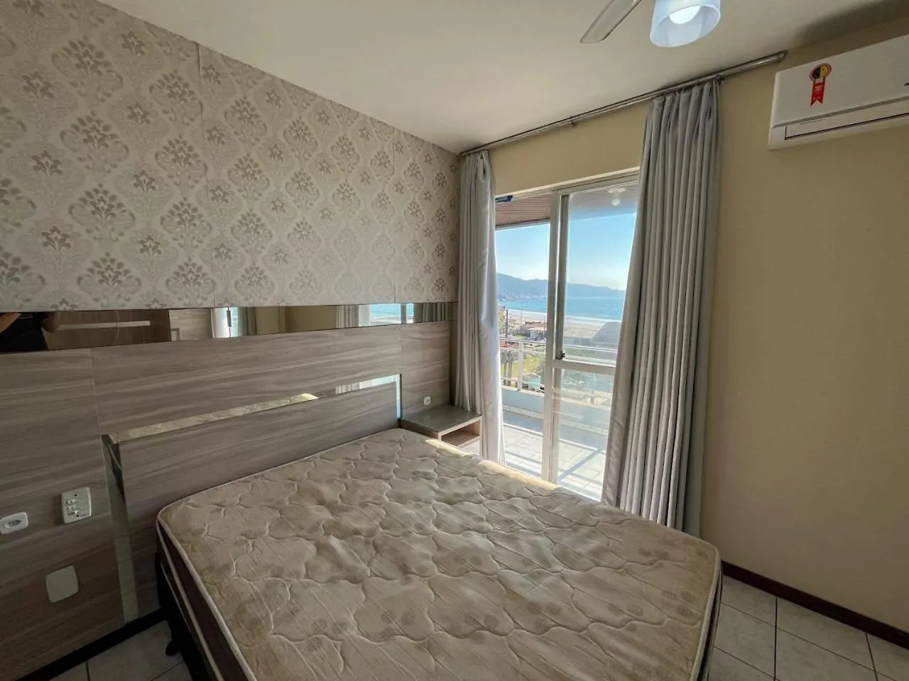 Lindo Apartamento Com Vista Mar Frente A Avenida 봄비나스 아파트